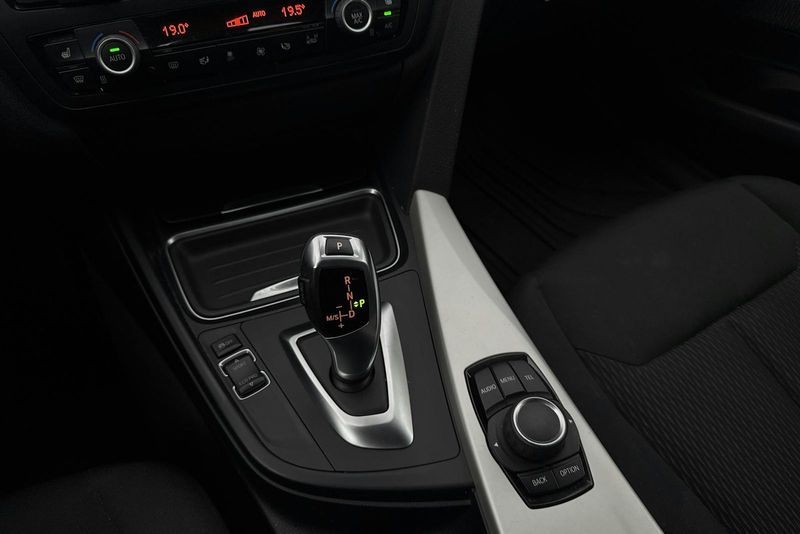 BMW 320 bild 12