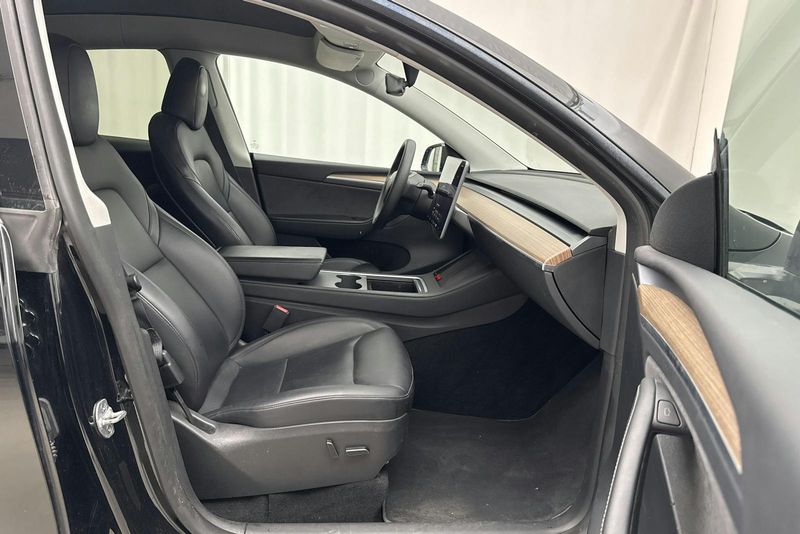 Tesla Model Y bild 7