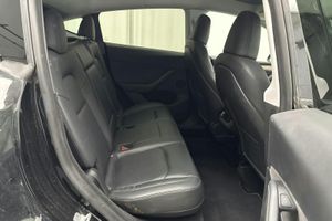 Tesla Model Y bild 8