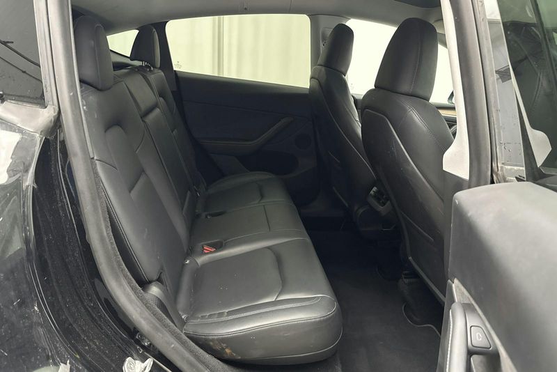 Tesla Model Y bild 8