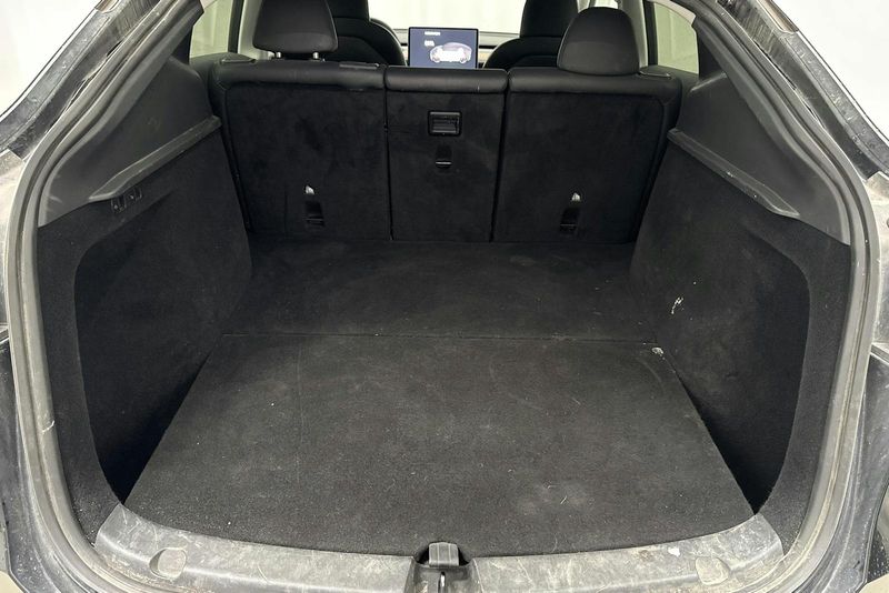 Tesla Model Y bild 9