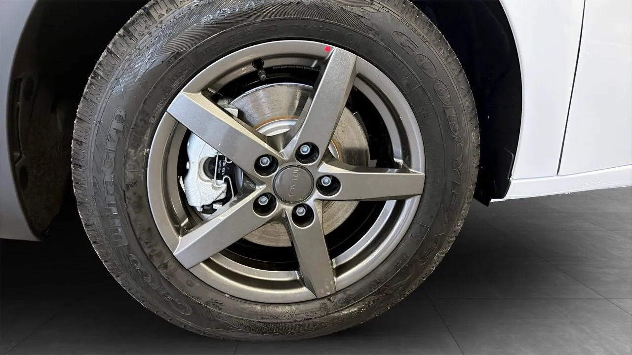 Vehicle image 8