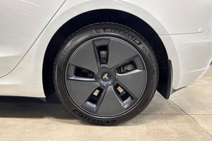 Tesla Model 3 bild 11
