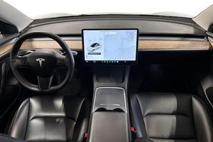 Tesla Model 3 bild 12