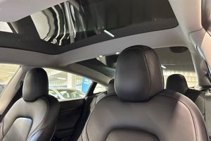 Tesla Model 3 bild 17