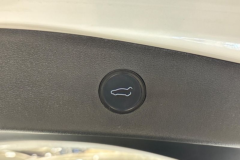 Tesla Model 3 bild 25