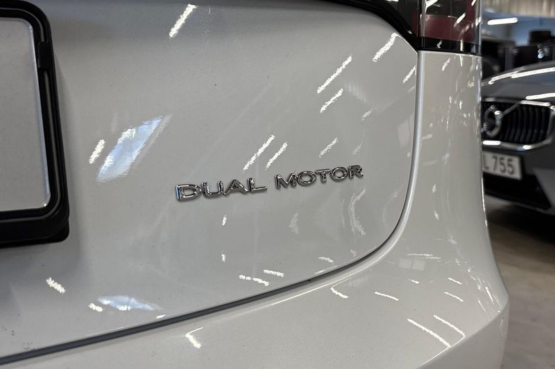 Tesla Model 3 bild 24