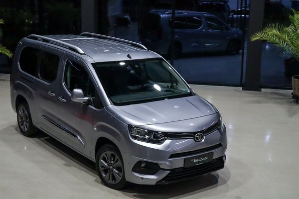 Toyota Proace City Verso 1.2 TURBO 130HK AUTOMAT KAMERA DRAG NAVI HUD 7-SITS - 2020