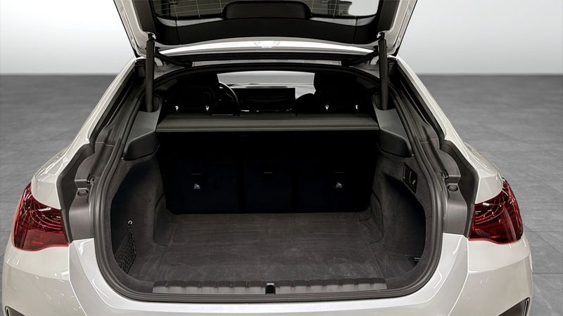 BMW i4 bild 9