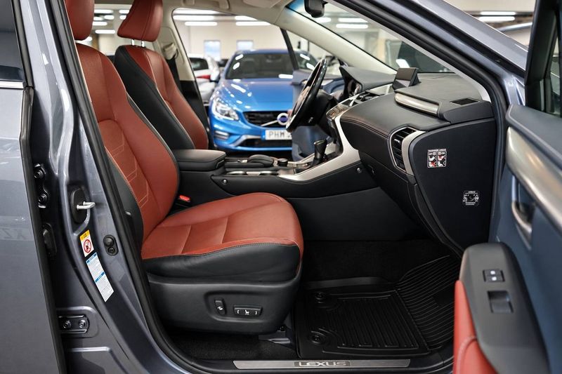 Lexus NX bild 13