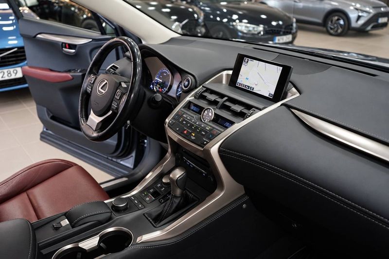 Lexus NX bild 11