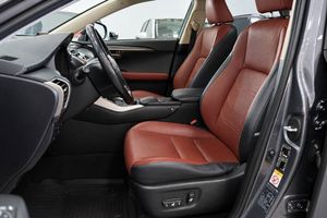 Lexus NX bild 12