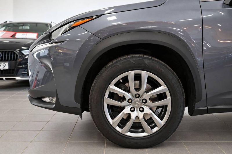 Lexus NX bild 8