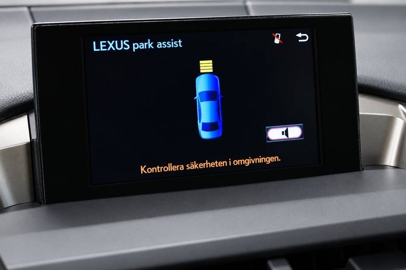 Lexus NX bild 17