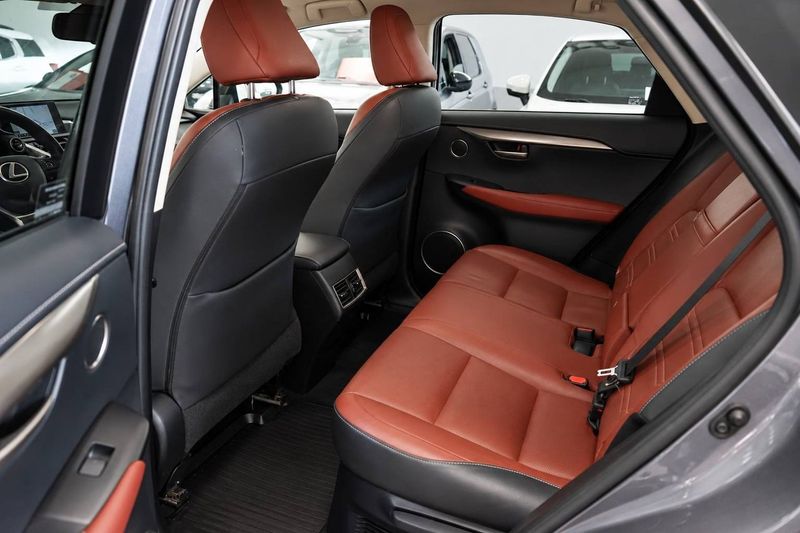 Lexus NX bild 14