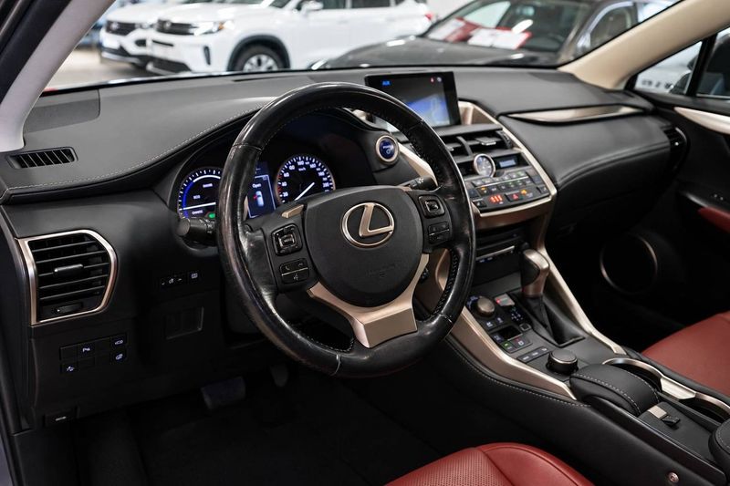 Lexus NX bild 10