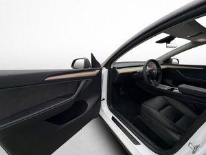 Tesla Model Y bild 12
