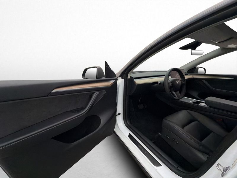 Tesla Model Y bild 12