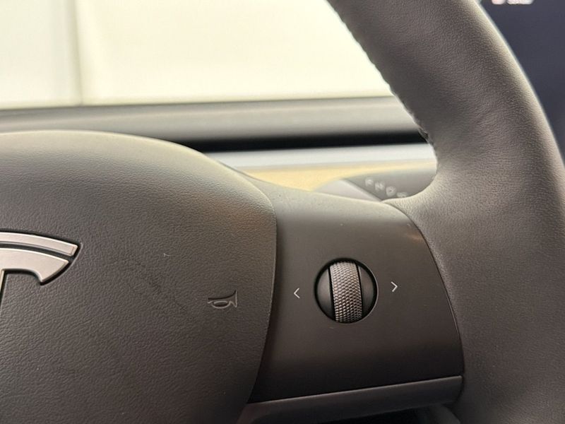 Tesla Model Y bild 21