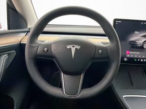 Tesla Model Y bild 15