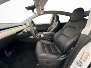 Tesla Model Y bild 13
