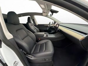 Tesla Model Y bild 16