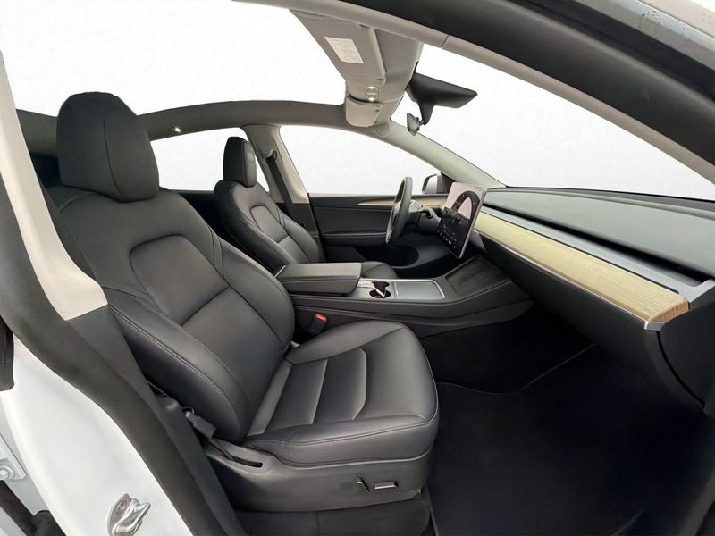 Tesla Model Y bild 16