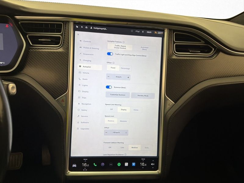 Tesla Model X bild 23
