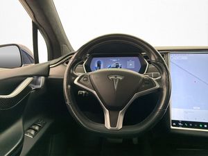 Tesla Model X bild 29