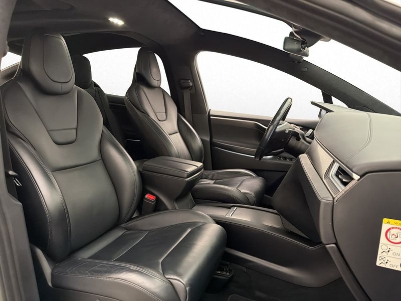 Tesla Model X bild 14
