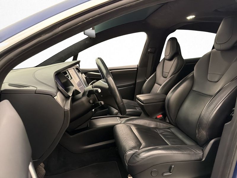 Tesla Model X bild 16