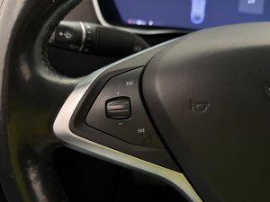 Tesla Model X bild 28