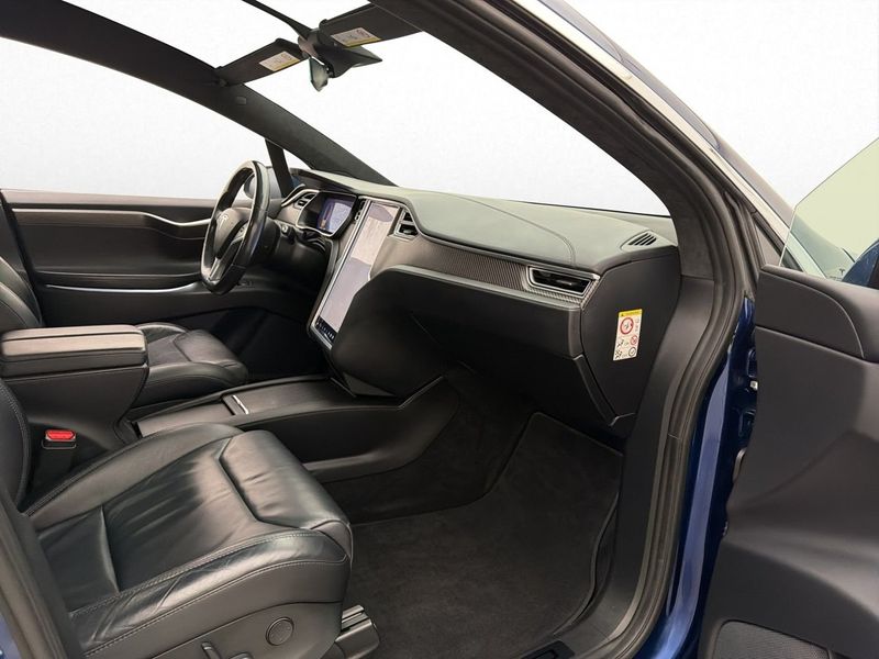 Tesla Model X bild 26