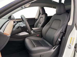 Tesla Model Y bild 16