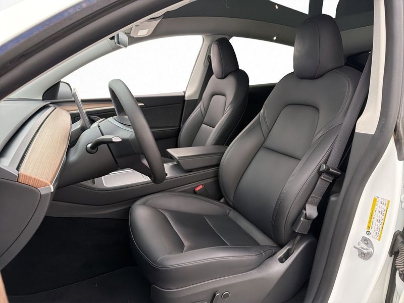 Tesla Model Y bild 16