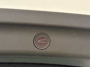 Tesla Model Y bild 30