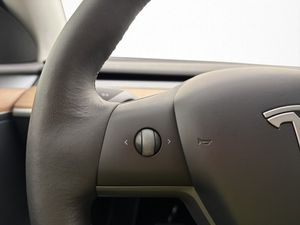Tesla Model Y bild 26
