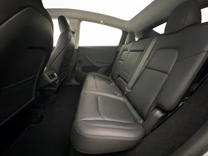 Tesla Model Y bild 17