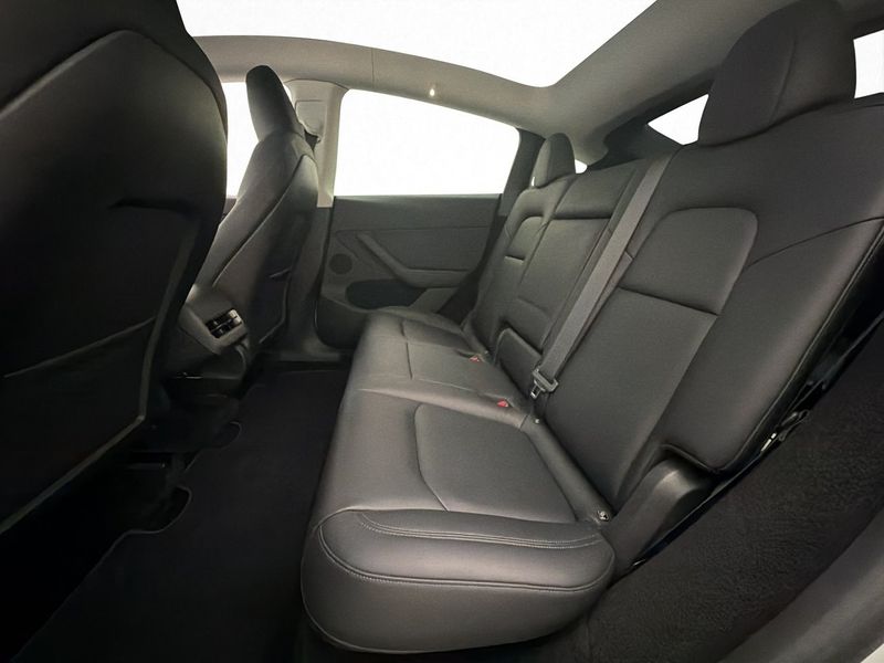 Tesla Model Y bild 17