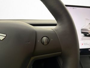 Tesla Model Y bild 28