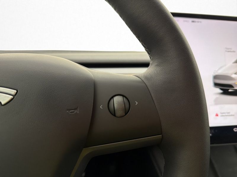 Tesla Model Y bild 28