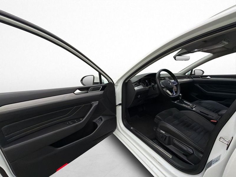 Volkswagen Passat bild 15
