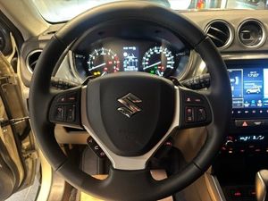 Suzuki Vitara bild 8