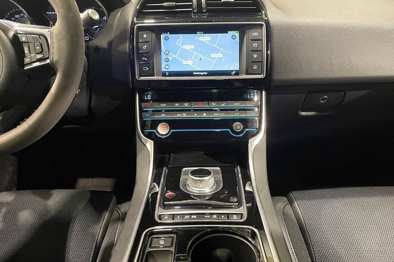Jaguar XE bild 12