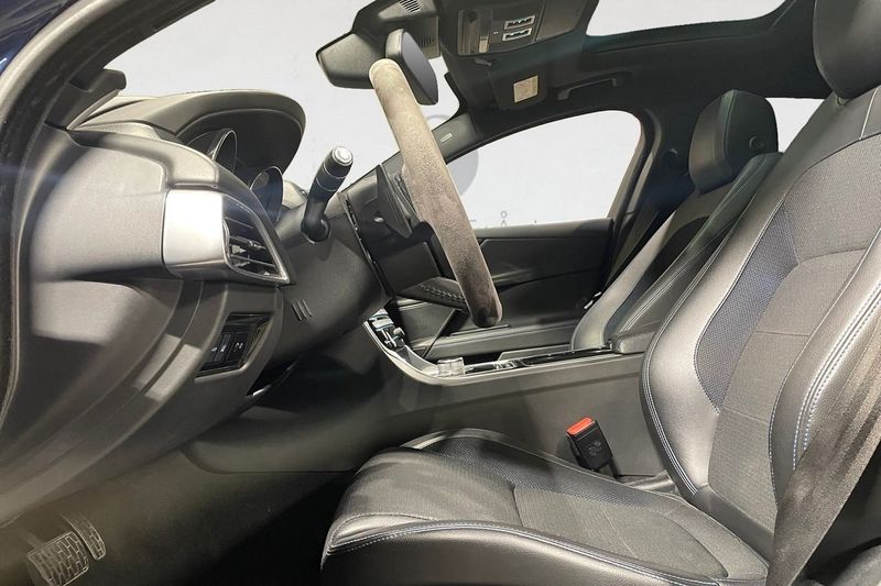 Jaguar XE bild 10