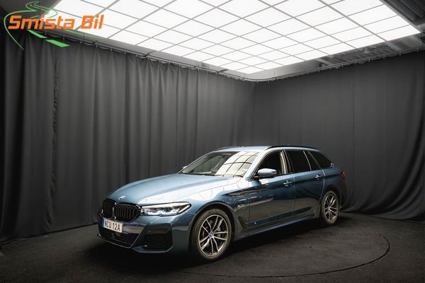 BMW 530 e xDrive M Sport LÄDER DRAG 94.3%SoH ADAPTIV-FART MOMS - 2024