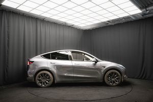 Tesla Model Y bild 6