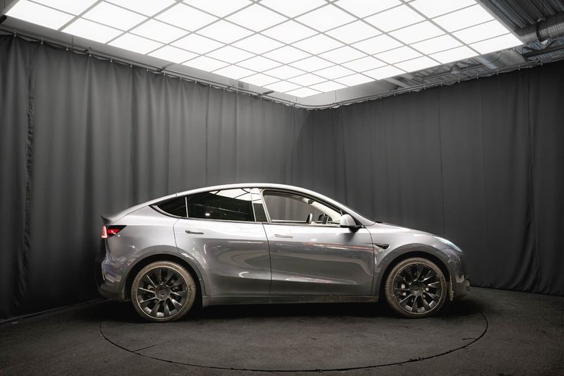 Tesla Model Y bild 6