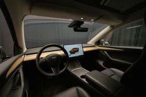 Tesla Model Y bild 16