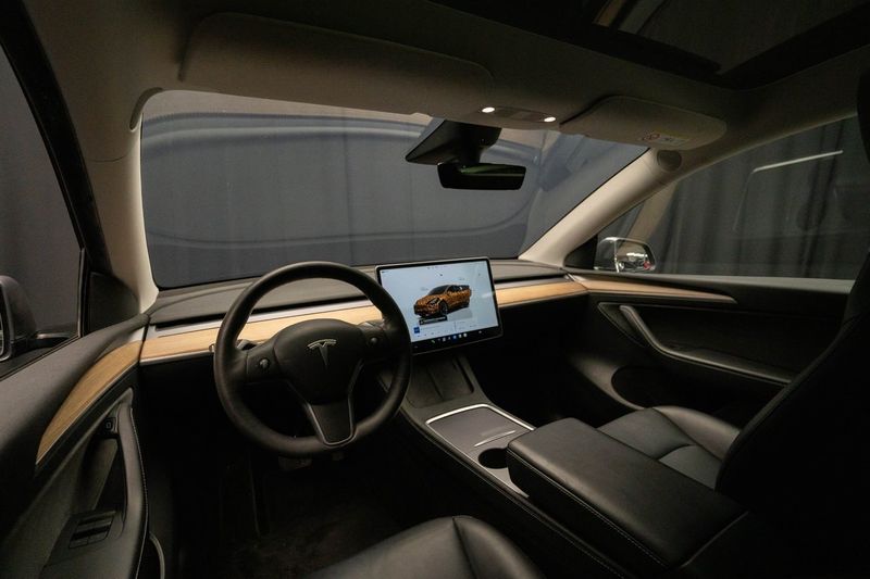 Tesla Model Y bild 16